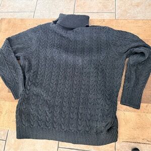 NWT Men's Gray Cable Knit Sweater

LOT C